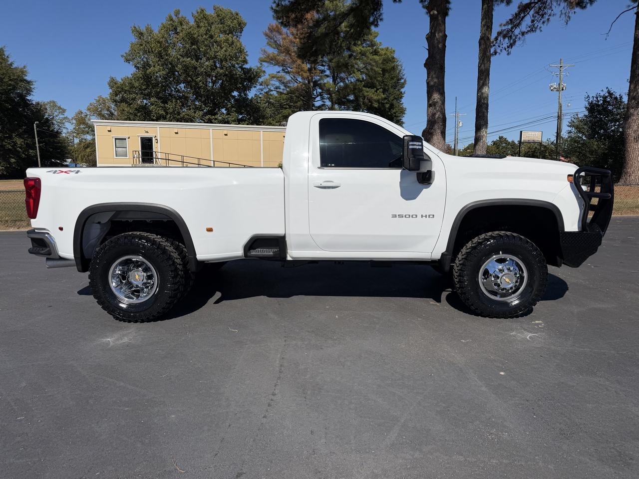 Chevrolet Silverado 3500HD 4WD Reg Cab 142" LT 2025