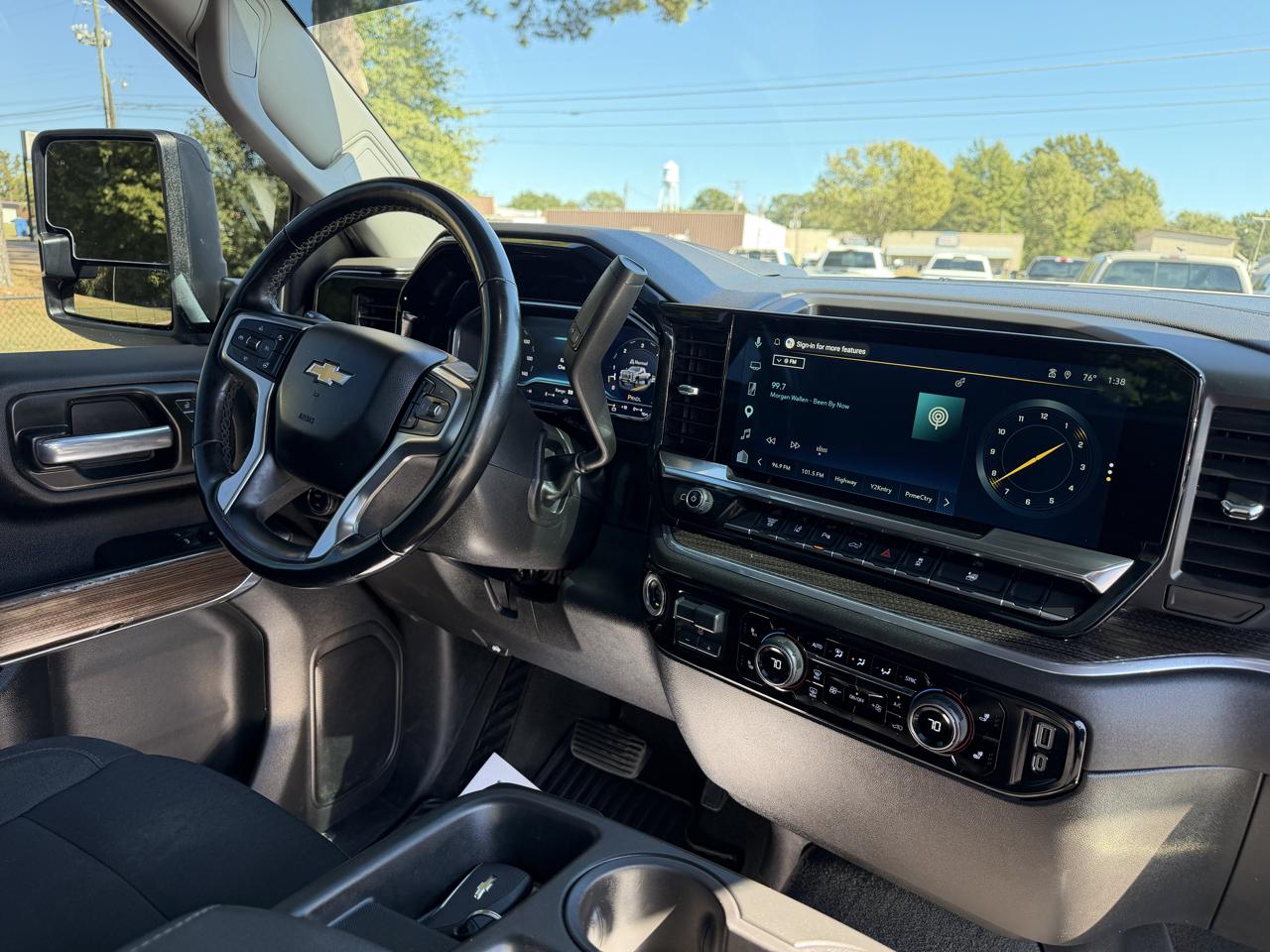 Chevrolet Silverado 3500HD 4WD Reg Cab 142" LT 2025