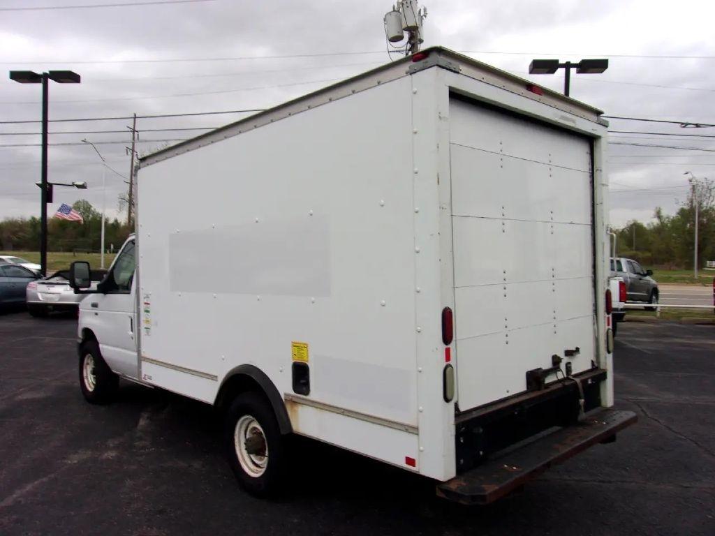 Ford Econoline Commercial Cutaway E-350 Super Duty 138" SRW 2014