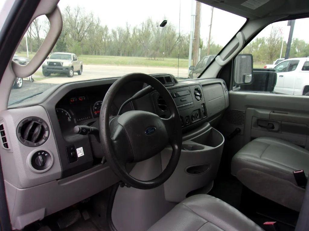 Ford Econoline Commercial Cutaway E-350 Super Duty 138" SRW 2014