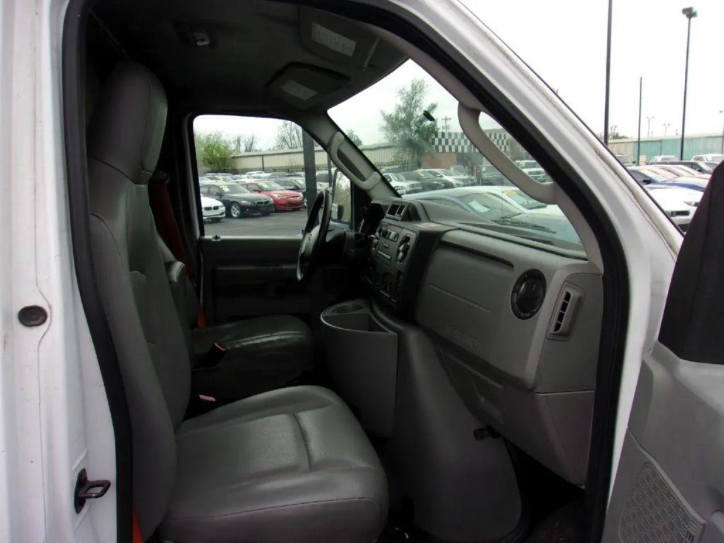 Ford Econoline Commercial Cutaway E-350 Super Duty 138" SRW 2014