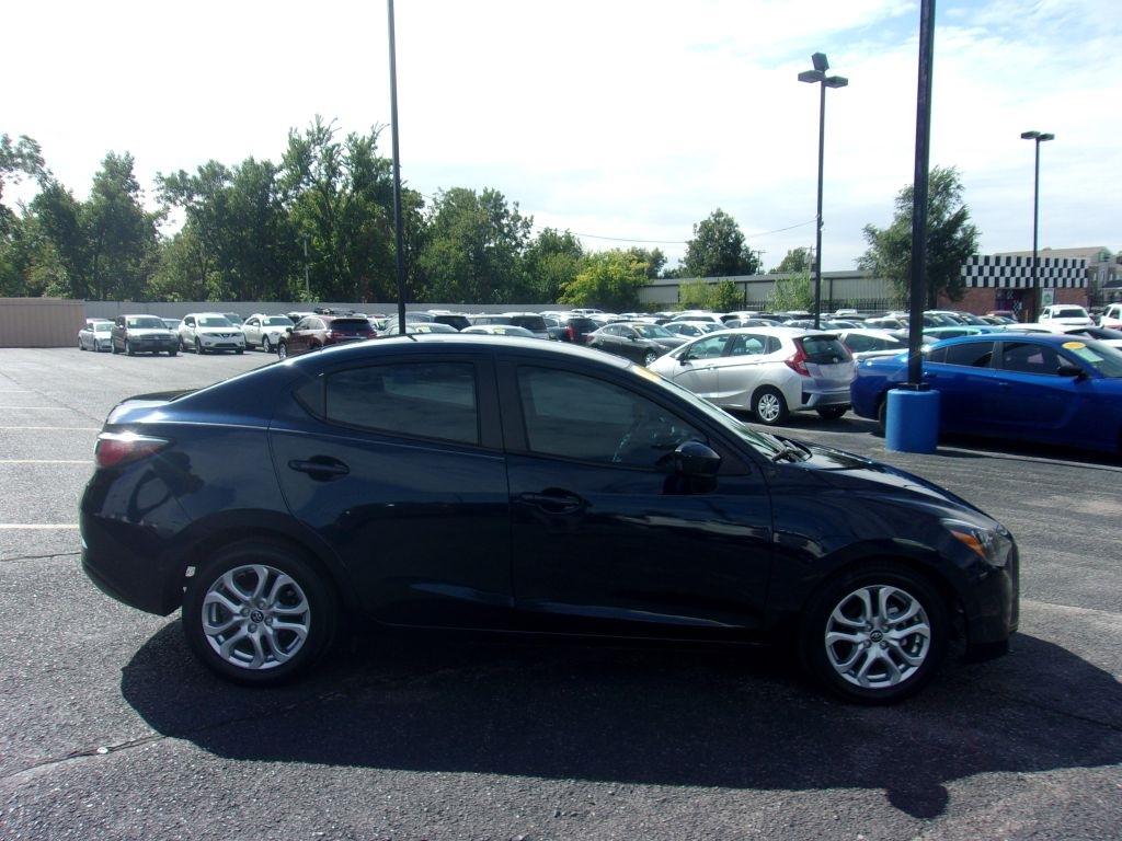 Toyota Yaris iA Manual (Natl) 2018