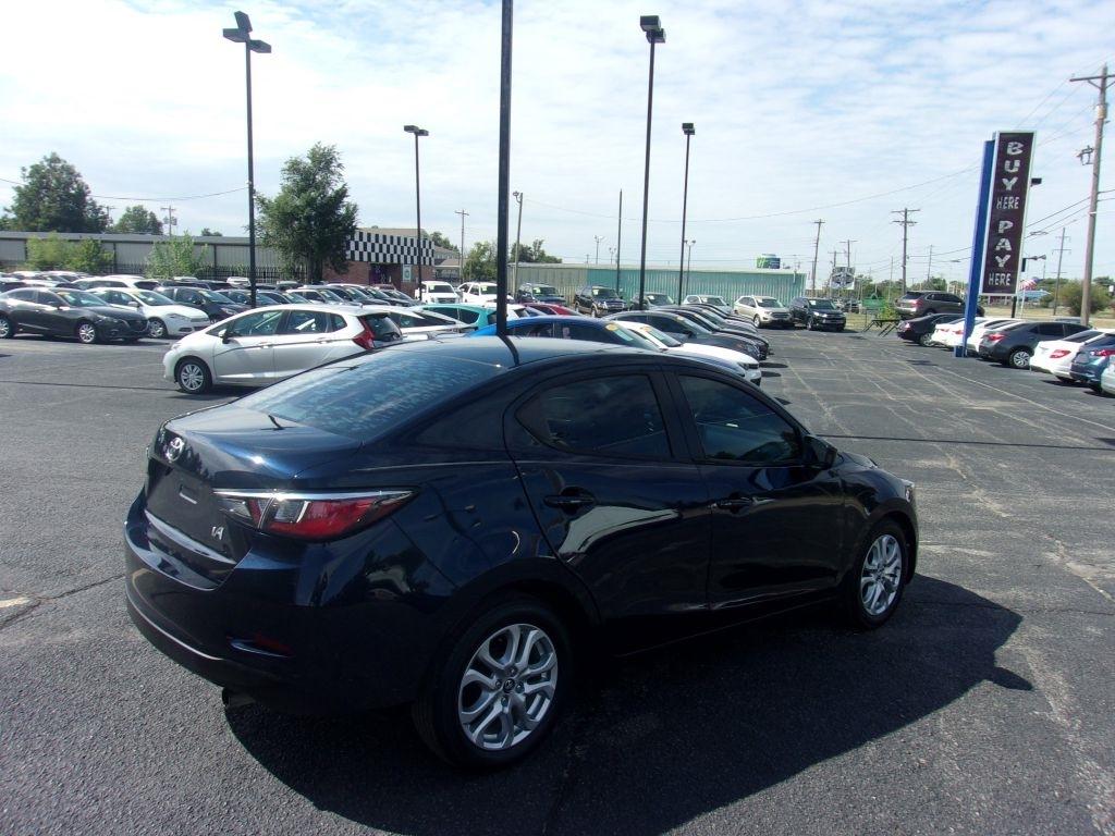 Toyota Yaris iA Manual (Natl) 2018