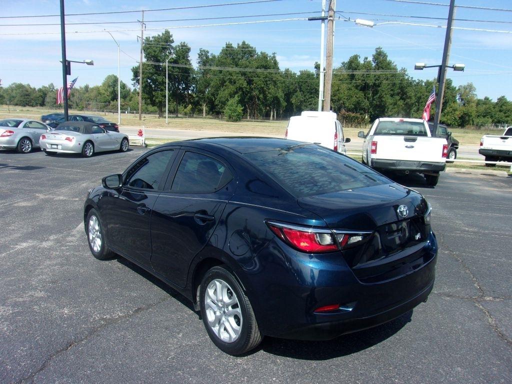 Toyota Yaris iA Manual (Natl) 2018