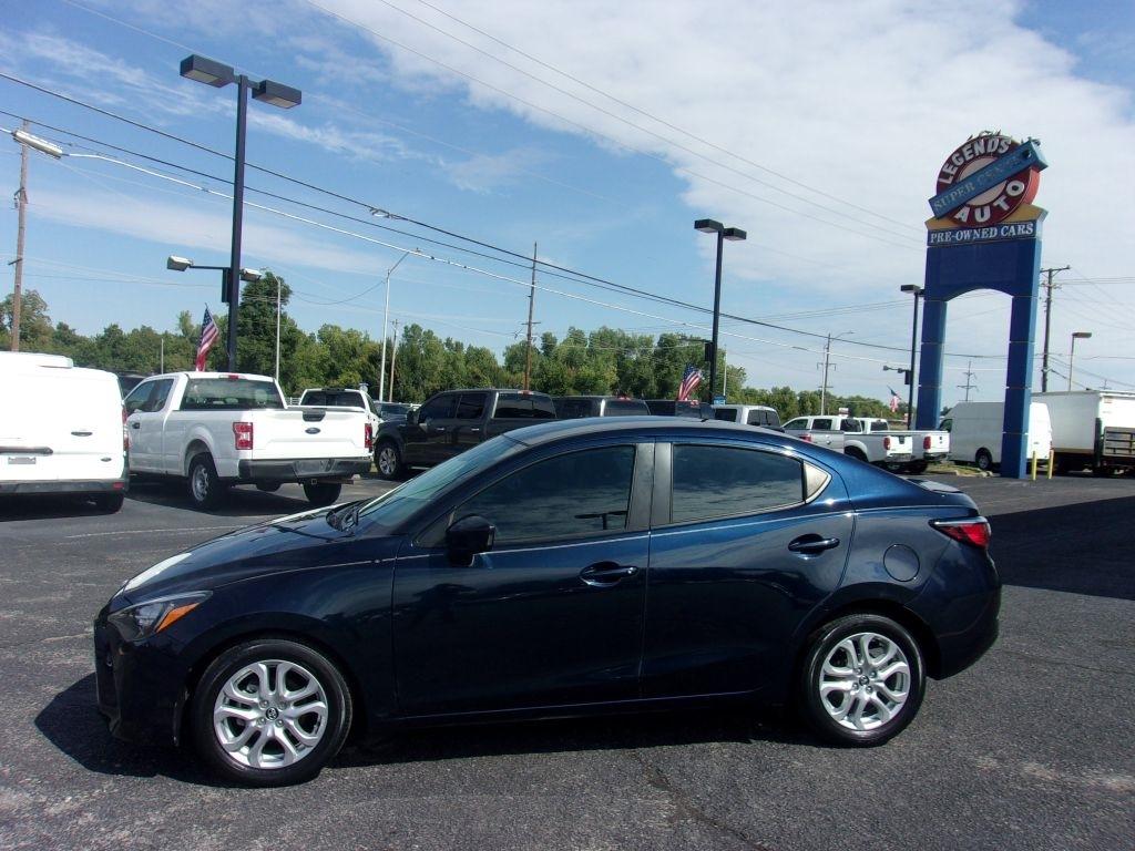 Toyota Yaris iA Manual (Natl) 2018