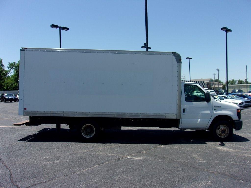 Ford Econoline E-350 Super Duty 2014