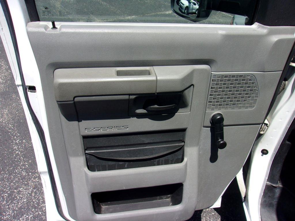 Ford Econoline E-350 Super Duty 2014