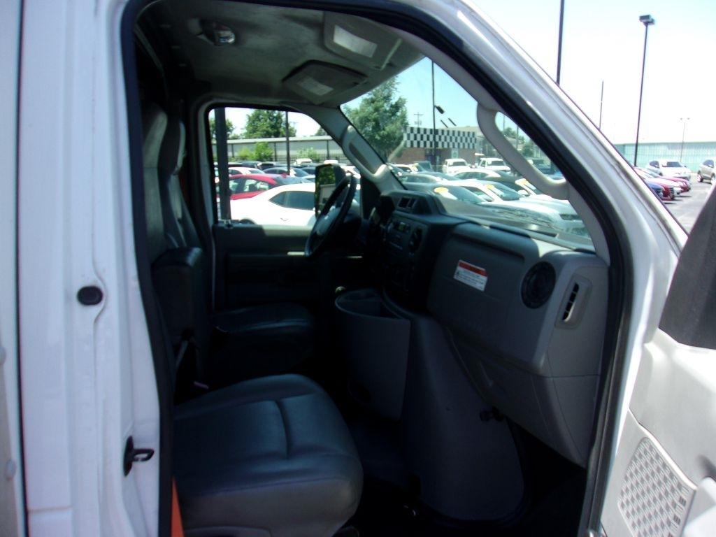 Ford Econoline E-350 Super Duty 2014