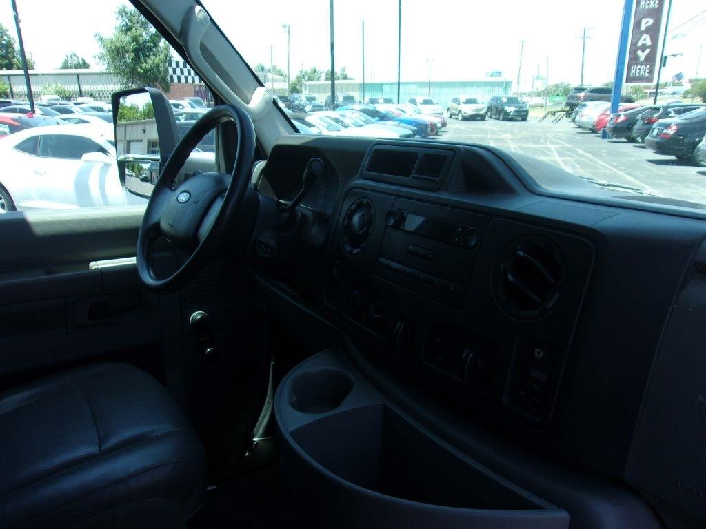 Ford Econoline E-350 Super Duty 2014
