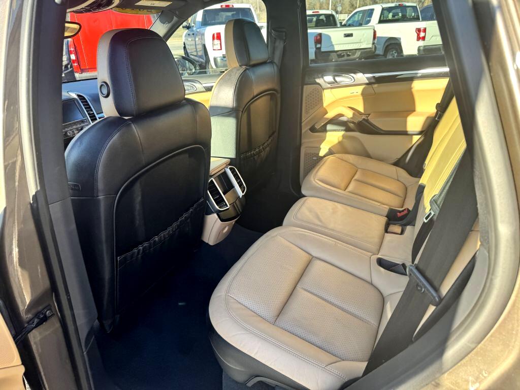 Porsche Cayenne Base 2016