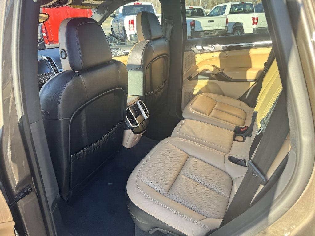 Porsche Cayenne Base 2016