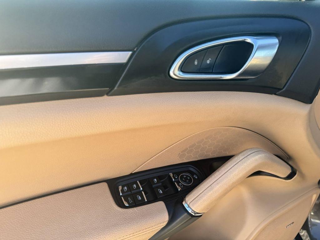 Porsche Cayenne Base 2016