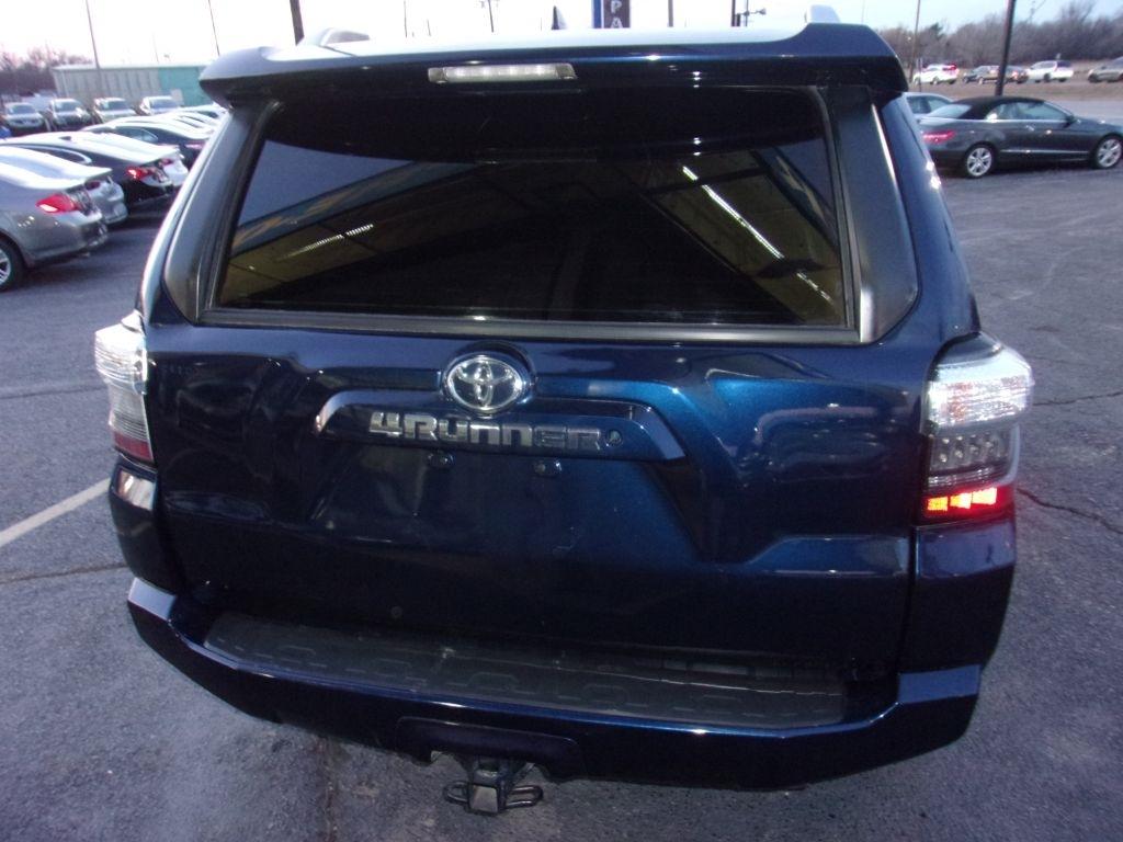 Toyota 4Runner SR5 2WD 2016