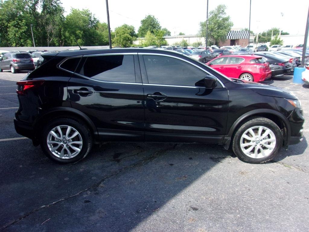 Nissan Rogue Sport  2021