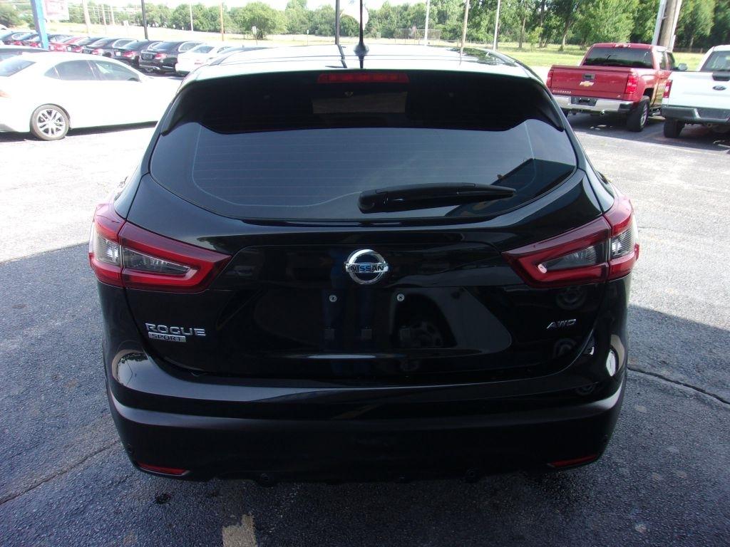 Nissan Rogue Sport  2021