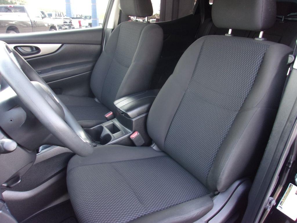 Nissan Rogue Sport  2021