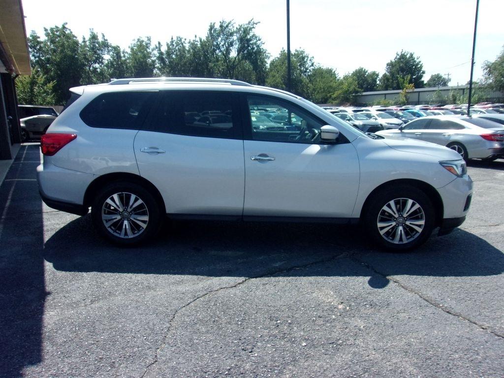 Nissan Pathfinder SV 4WD 2019