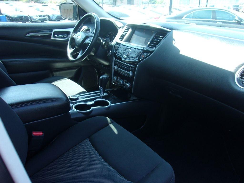 Nissan Pathfinder SV 4WD 2019