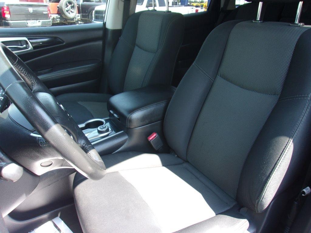Nissan Pathfinder SV 4WD 2019