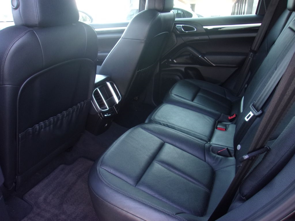 Porsche Cayenne Base 2012 Porsche Cayenne Base 2012