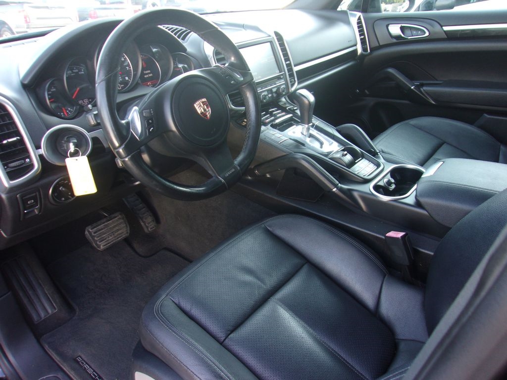 Porsche Cayenne Base 2012 Porsche Cayenne Base 2012