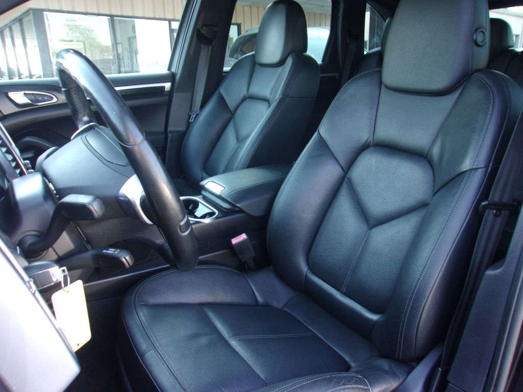 Porsche Cayenne Base 2012 Porsche Cayenne Base 2012