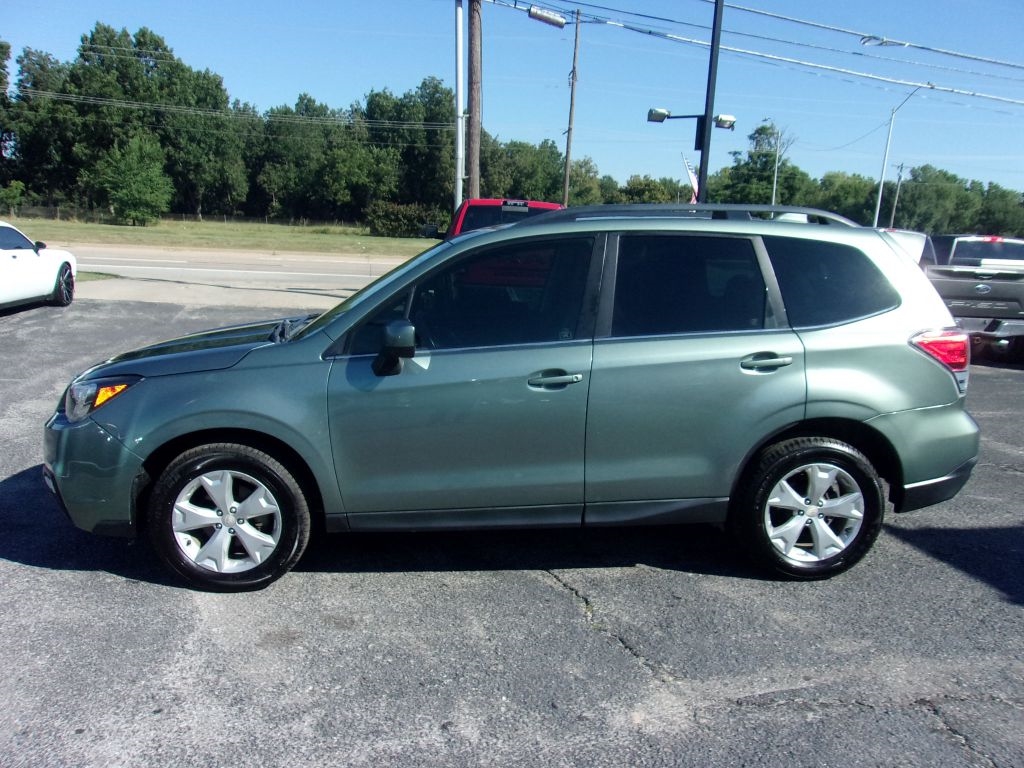 2018 Subaru Forester 2.5i Touring photo 2