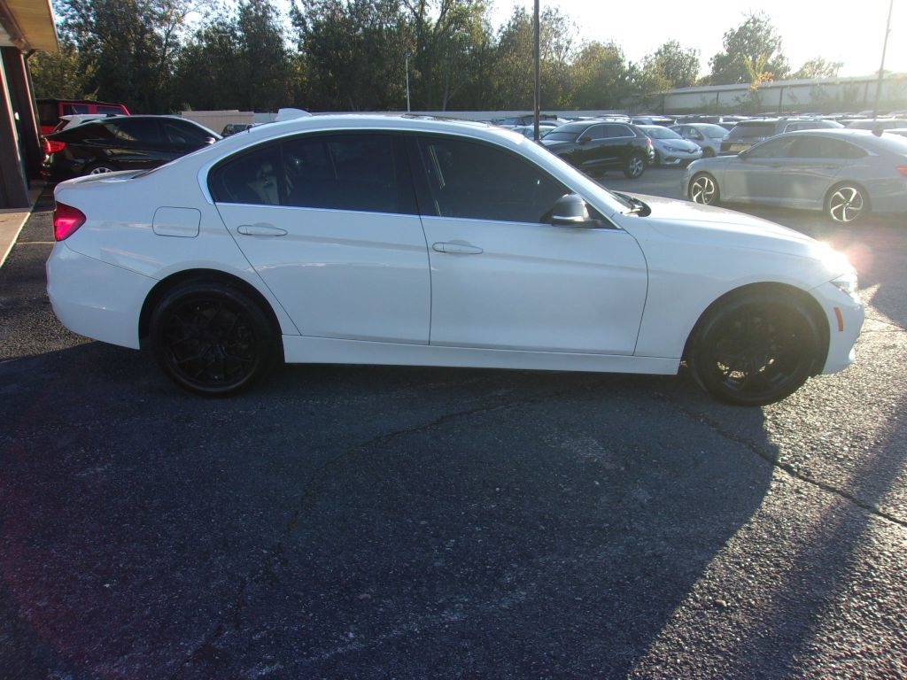 2017 BMW 3-Series 330i xDrive SULEV Sedan
