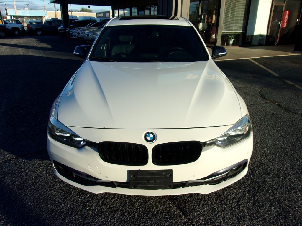 BMW 3-Series 330i xDrive SULEV Sedan 2017 BMW 3-Series 330i xDrive SULEV Sedan 2017