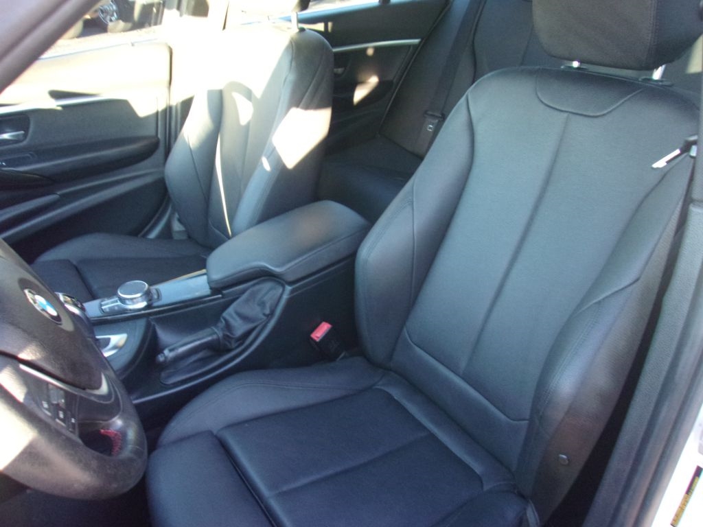 BMW 3-Series 330i xDrive SULEV Sedan 2017 BMW 3-Series 330i xDrive SULEV Sedan 2017