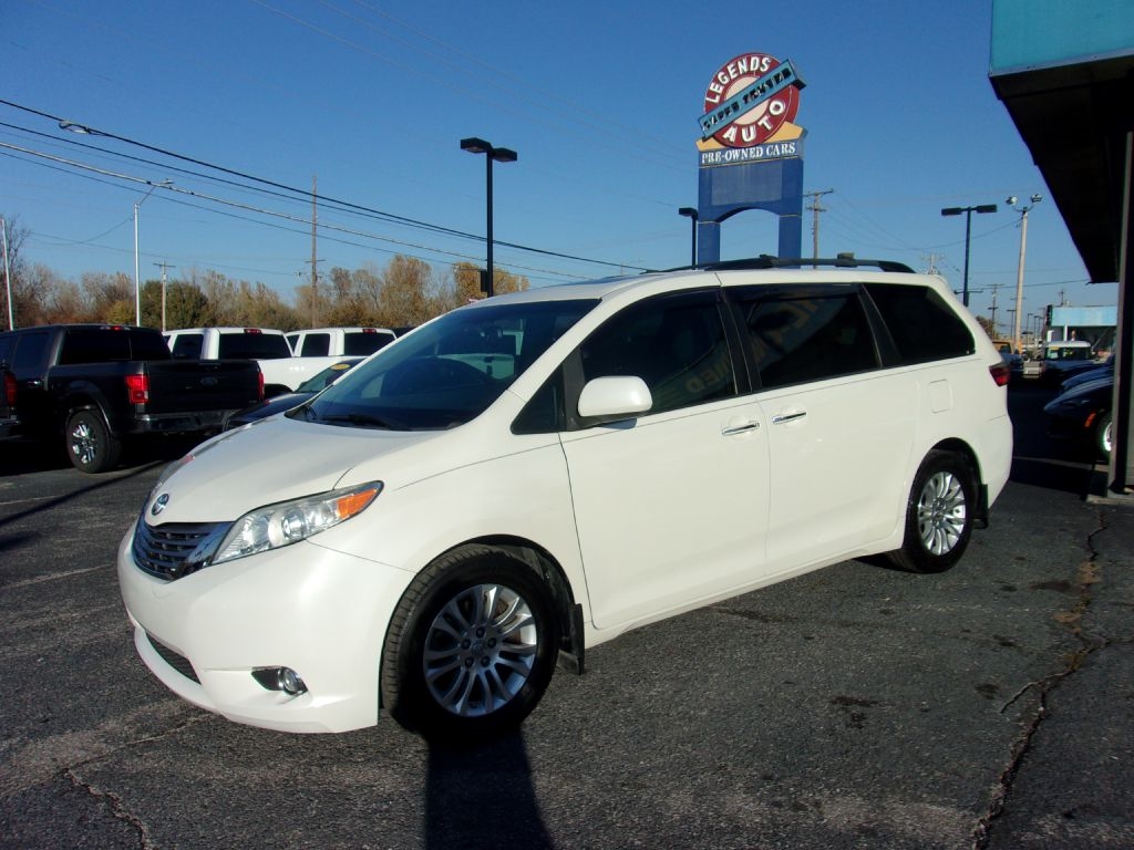 2017 Toyota Sienna XLE 7-Passenger