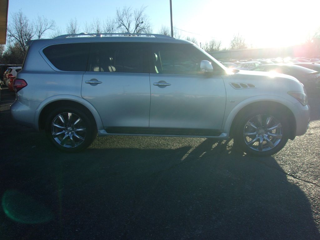 2014 Infiniti QX80 photo 3
