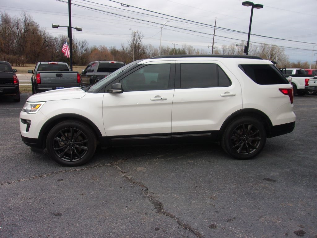 2018 Ford Explorer XLT photo 2