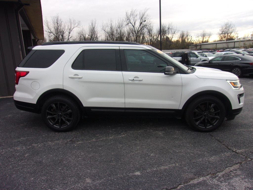 2018 Ford Explorer XLT photo 4