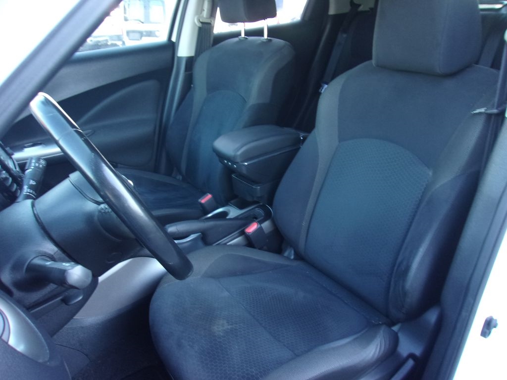 Nissan Juke SV FWD 2015