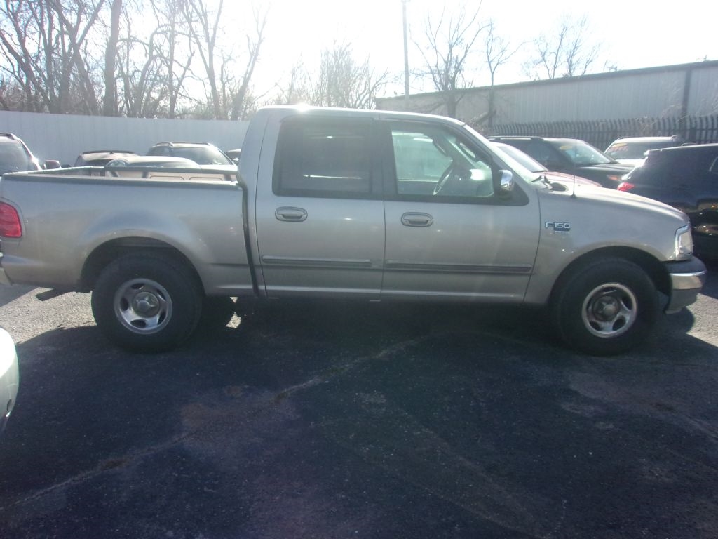 Ford F-150 XLT SuperCrew Short Bed 2WD 2002