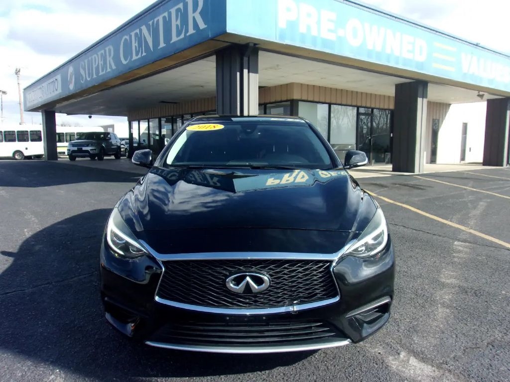 Infiniti QX30 Base 2018