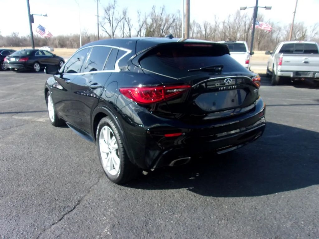 Infiniti QX30 Base 2018