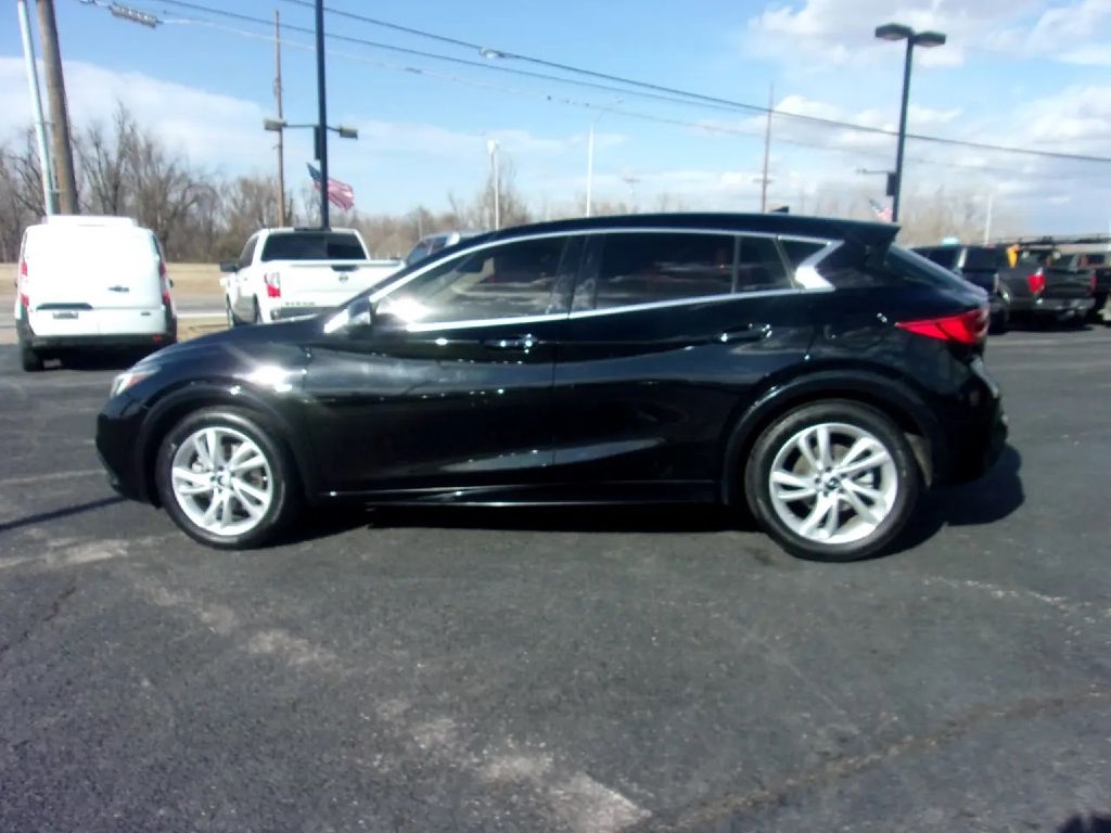 Infiniti QX30 Base 2018