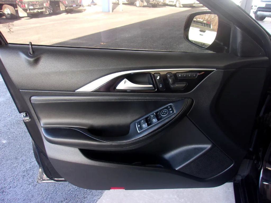 Infiniti QX30 Base 2018