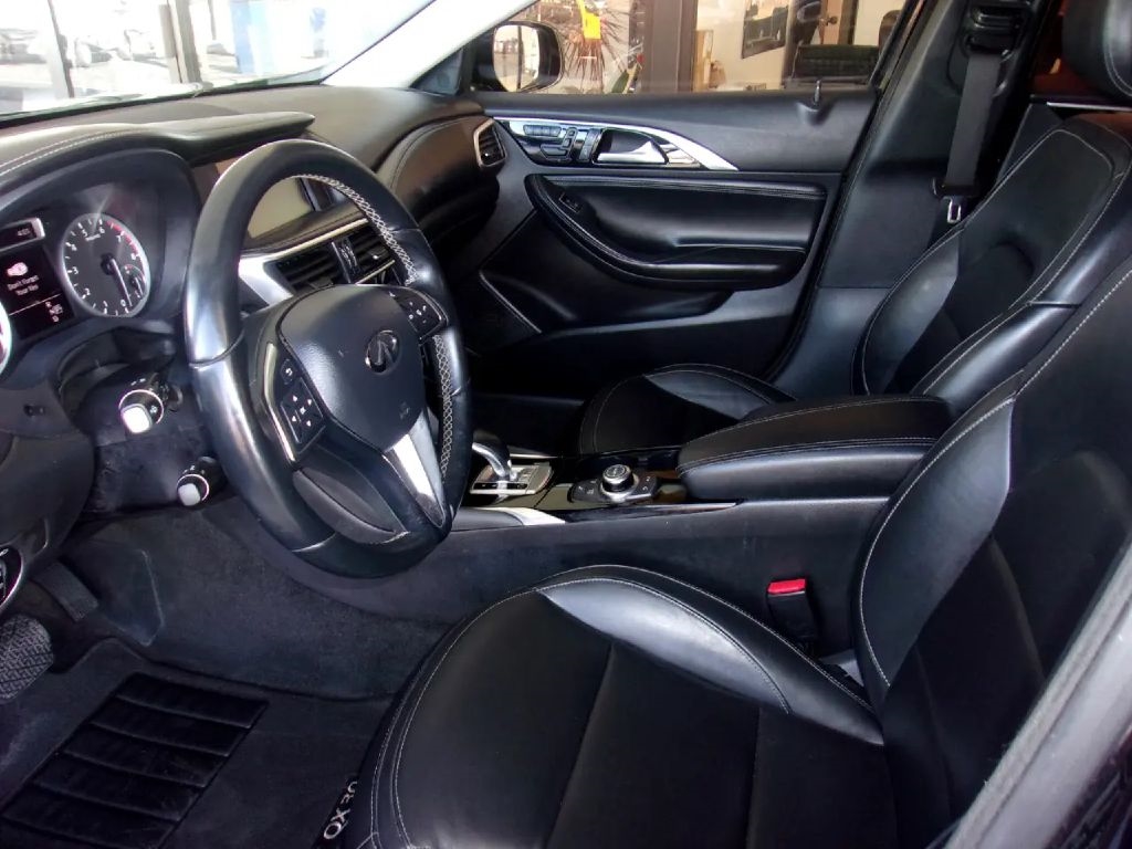 Infiniti QX30 Base 2018