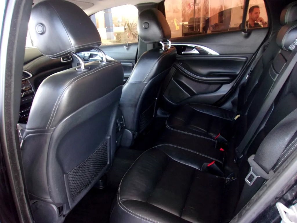 Infiniti QX30 Base 2018