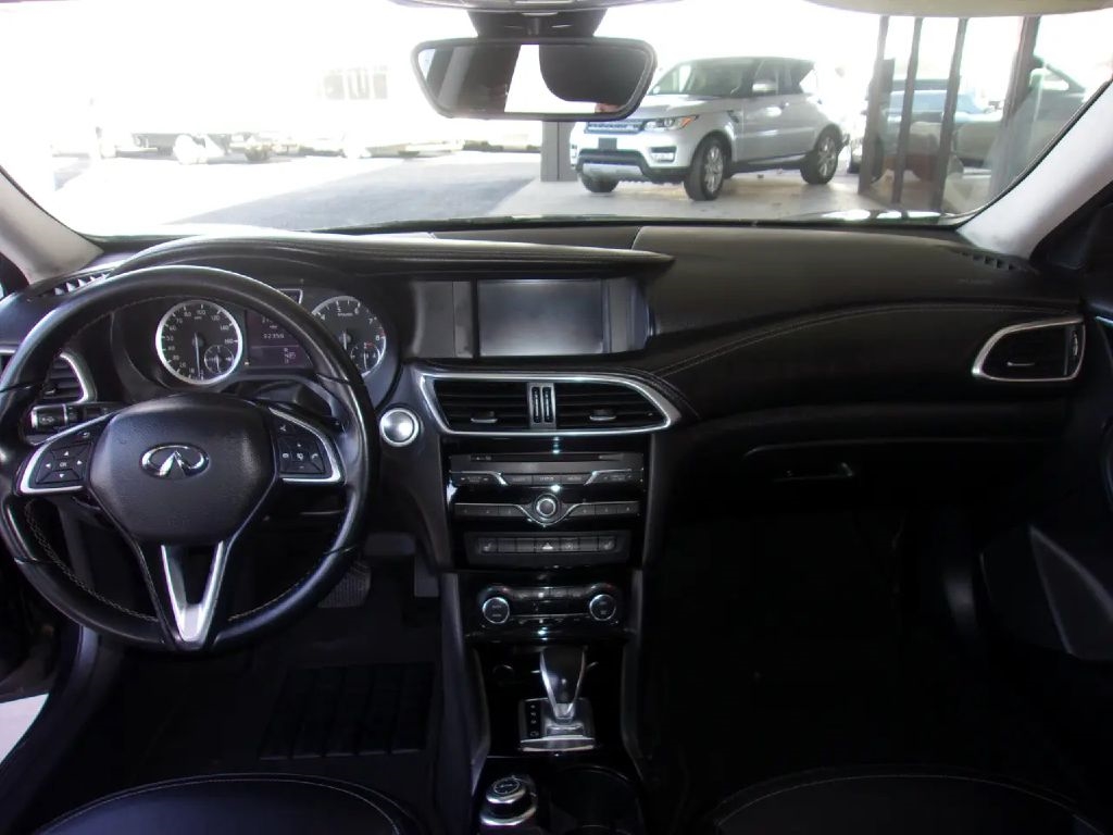 Infiniti QX30 Base 2018