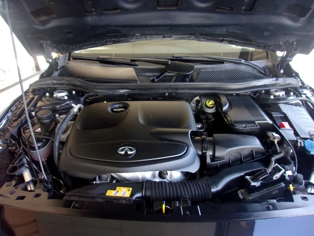 Infiniti QX30 Base 2018