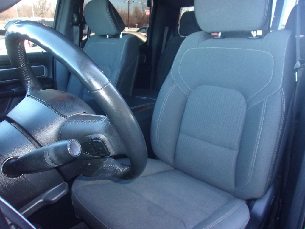 RAM 1500 Big Horn Crew Cab SWB 4WD 2023