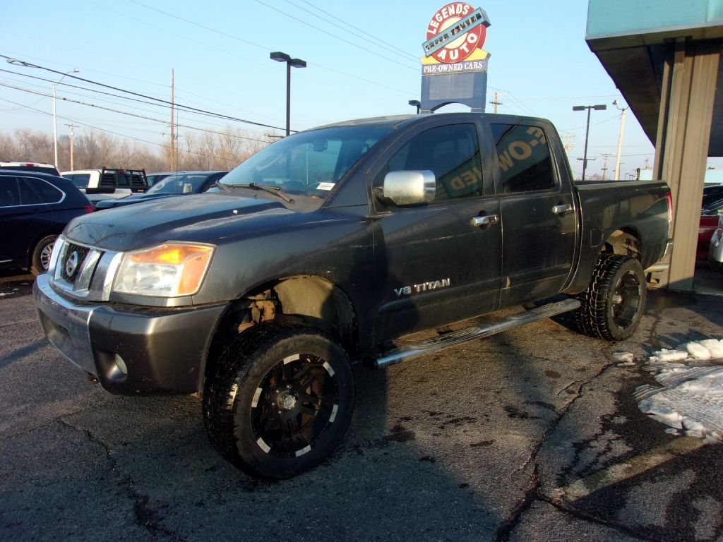 2010 Nissan Titan XE Crew Cab 4WD SWB