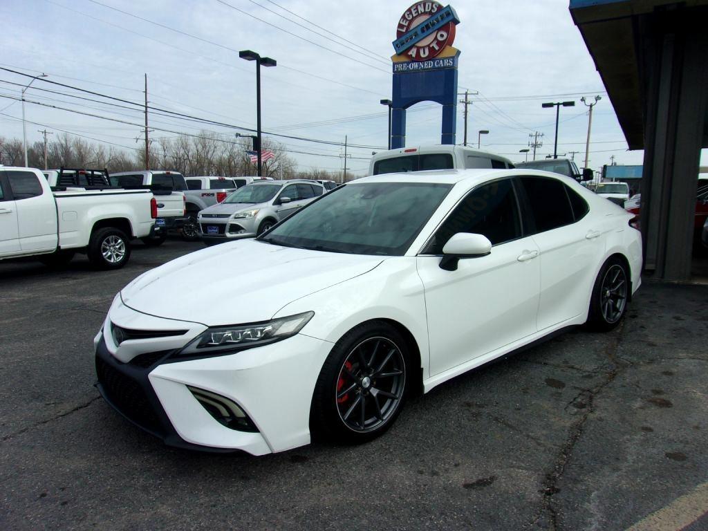 Toyota Camry SE 2020