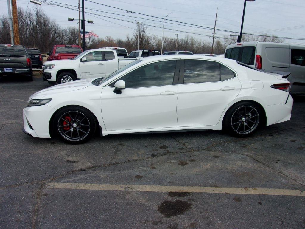 Toyota Camry SE 2020