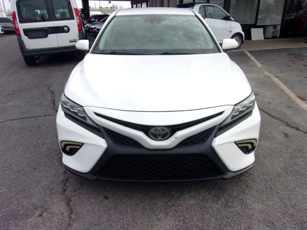 Toyota Camry SE 2020