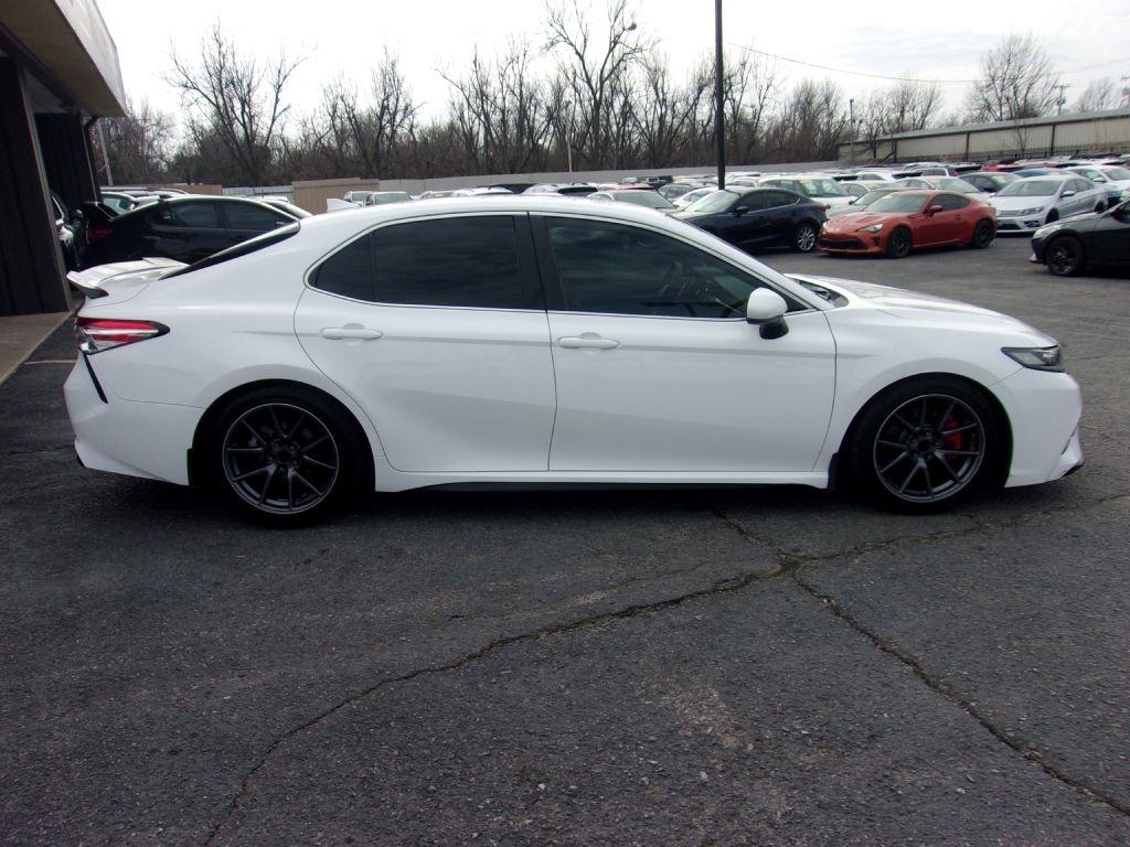 Toyota Camry SE 2020